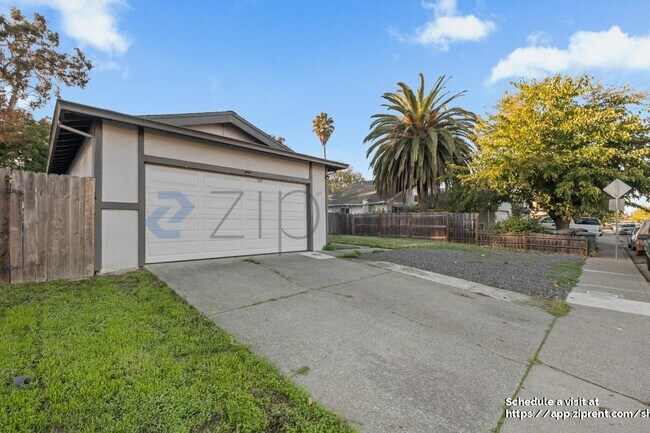 Foto del edificio - 325 Falcon Dr