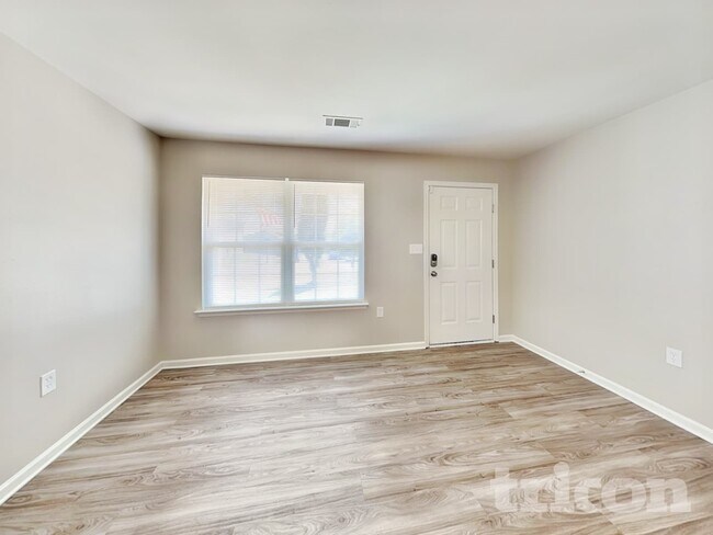 Foto del edificio - 1790 Eastway Dr