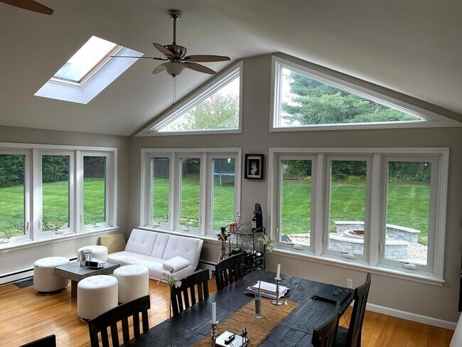 Foto del edificio - 1490 Great Pond Rd