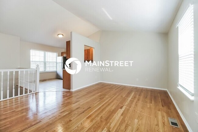 Building Photo - 3 Bedroom Pet-Friendly Home in Columbus, OH with Main Street Renewal