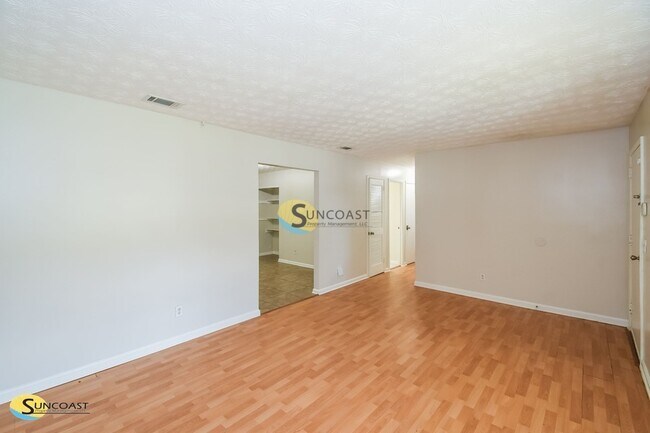 Foto del edificio - 4533 Jade Dr E
