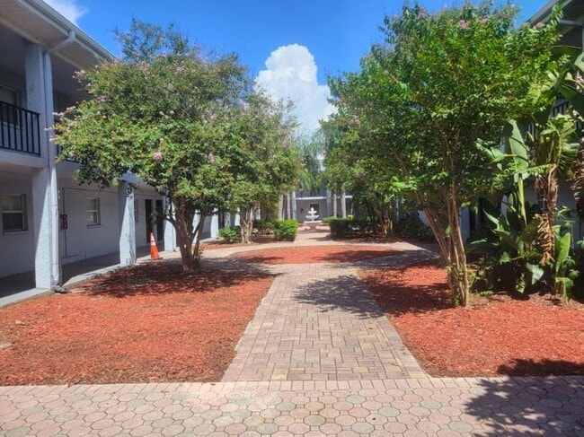Foto del edificio - Keystone Courtyard Apartments