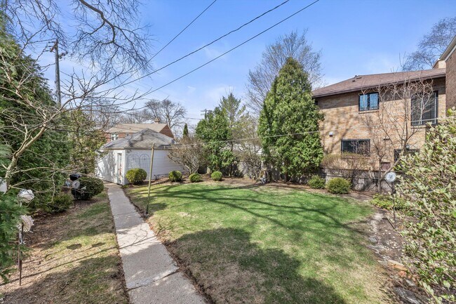 Foto del edificio - 5457 N Berkeley Blvd