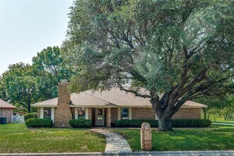 Building Photo - 2917 Fladger Dr