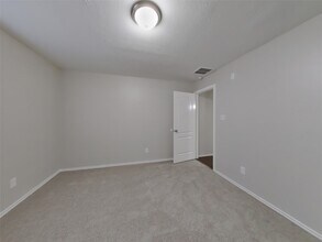 Building Photo - 21207 Woodland Green Dr