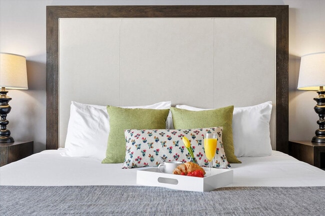 Building Photo - 2889 McFarlane Rd Building Photo - 2889 McFarlane Rd