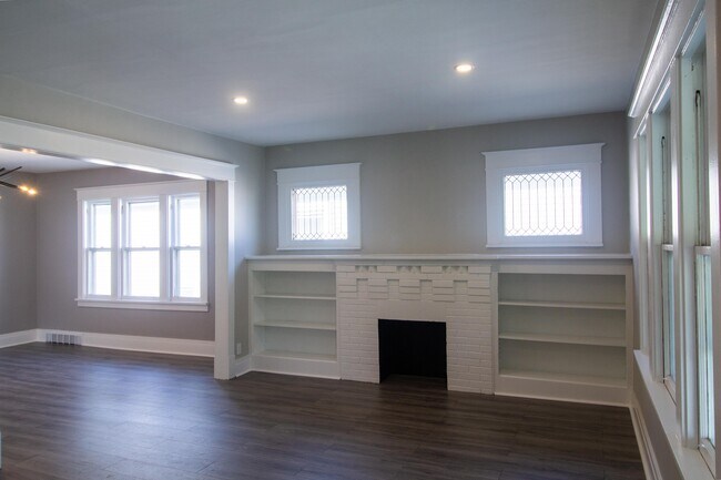 Living Room - 218 Commonwealth Ave