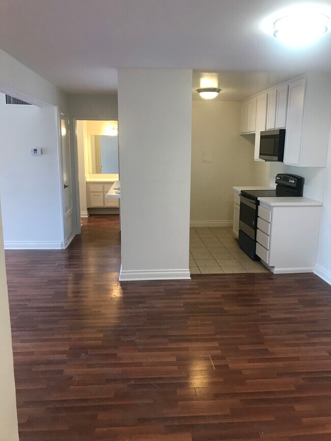 Foto del edificio - 5460 White Oak Ave