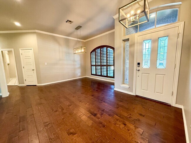 Building Photo - Executive Home in Brookhaven