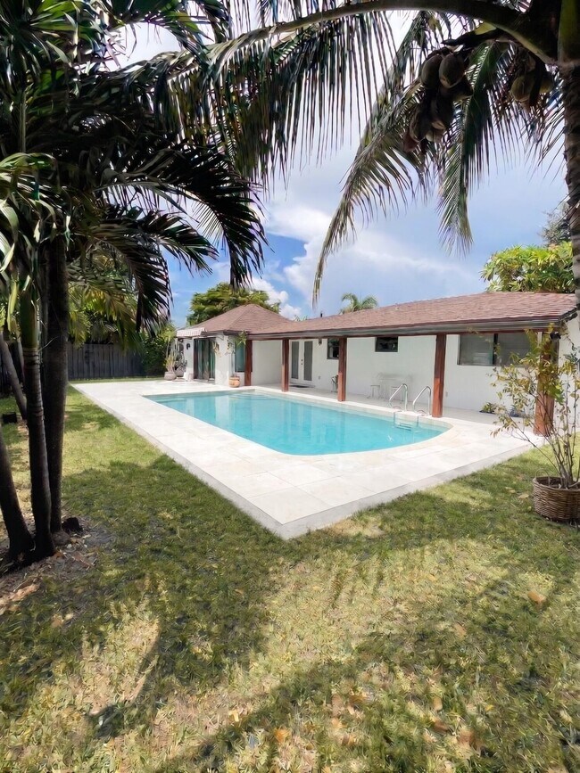 Foto del edificio - 336 NE 28th Terrace