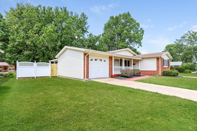 Building Photo - 2315 Birchview Dr