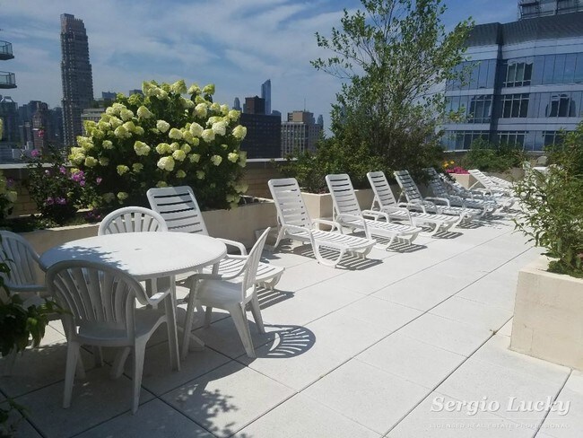 Foto del edificio - 400 E 90th St