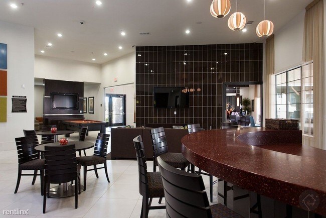 Foto del edificio - 7500 S Interstate 35 Pky