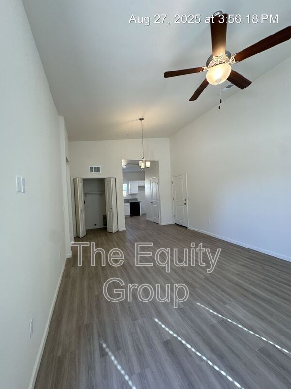 Building Photo - 4116 E Kaweah Ave