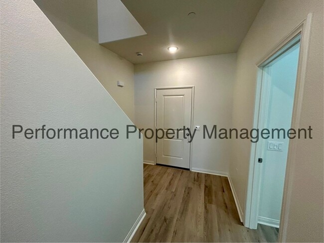 Building Photo - *Move In Special* Beautiful 3 Bed/2 Bath +...