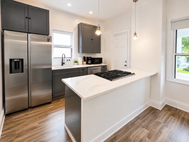 Building Photo - 1290 W 91st St