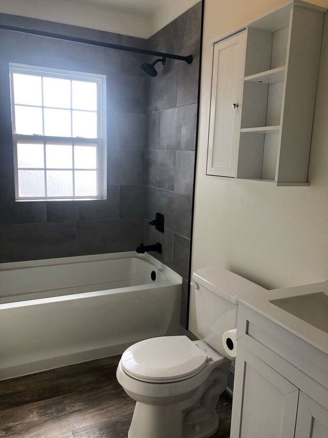 Foto del edificio - 4 bed 2 bath single family home