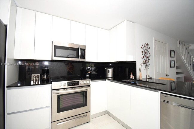 Building Photo - 700 Sorrento Dr