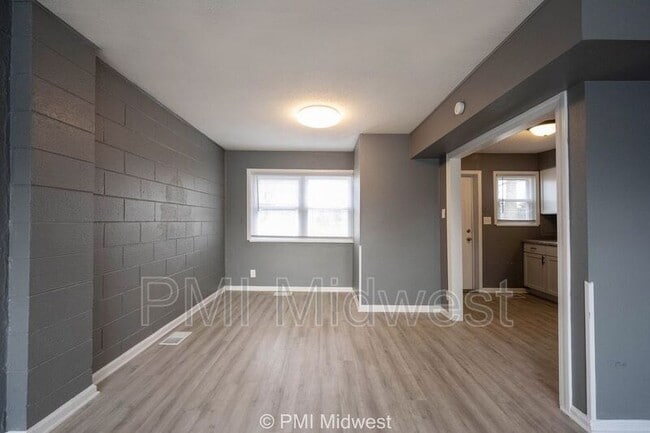 Foto del edificio - 6060 E 16th St