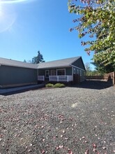 Building Photo - 303 Parkside Loop