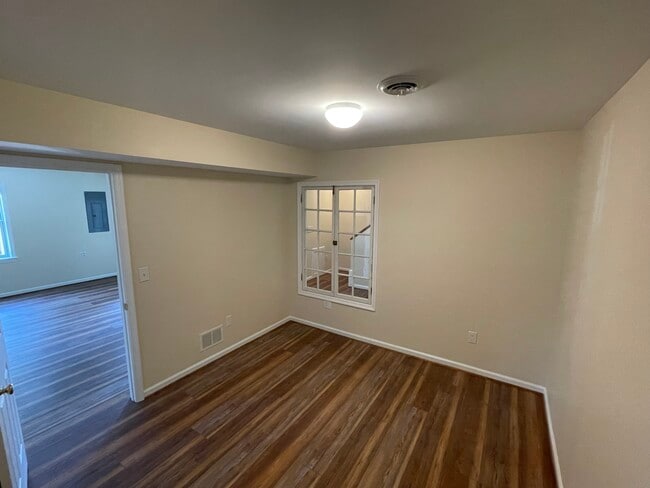 Dormitorio delantero/oficina - 825 Nalle St