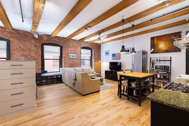 Building Photo - 21 Wormwood St