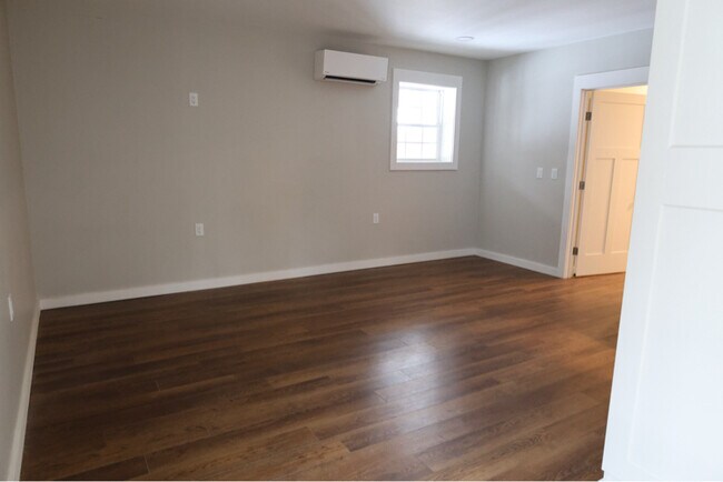 Foto del edificio - 15 Maplewood Dr