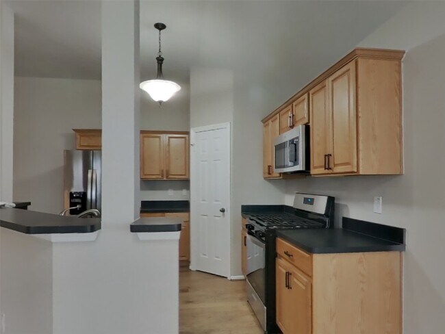 Building Photo - 2205 Highland Hills Dr