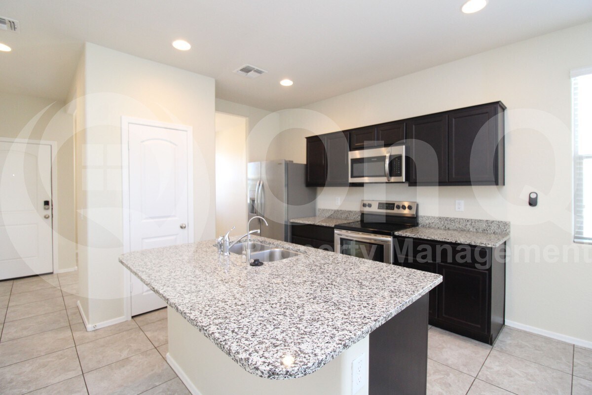 Foto principal - 11605 E Lupine Ln