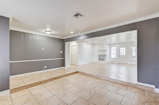 Building Photo - 5918 Darkwood Dr