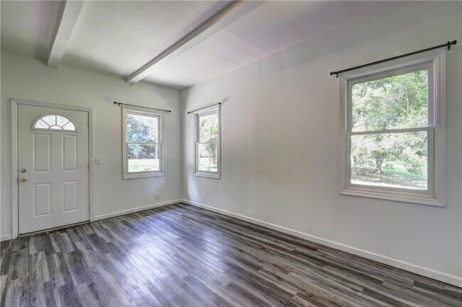 Foto del edificio - 2739 Hickory Flat Hwy