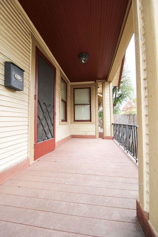 Foto del edificio - 438 W Rosewood Ave