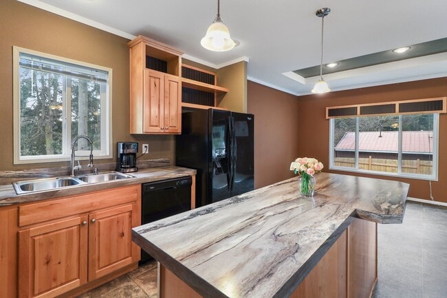 Building Photo - 3 Bed 2 Bath - A/C - Dog per Approval - NA...
