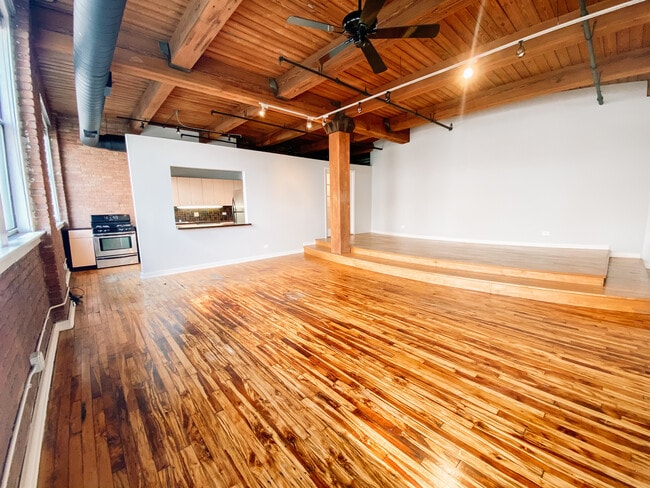 Building Photo - 411 S Sangamon St