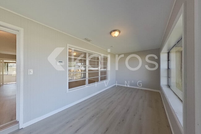 Foto del edificio - 1635 Jamaica St