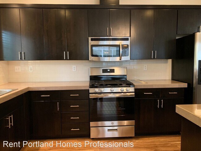Foto del edificio - 3 br, 2.5 bath House - 642 NE Newstead Lane