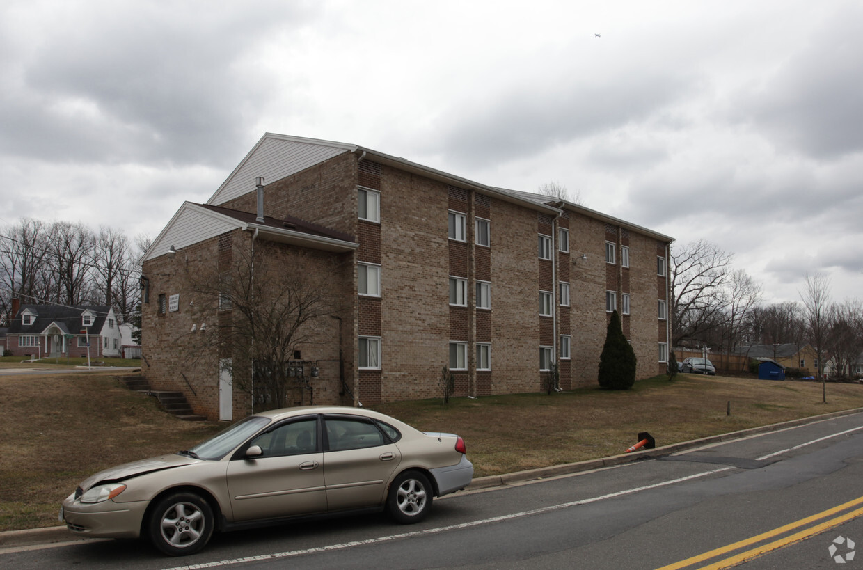 Building Photo - Columbia Arms Apartments