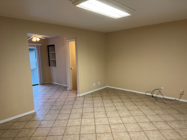 Foto del edificio - 3br/2ba house with finished basement, two car garage/shop and fully fenced yard