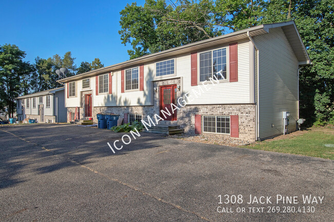 Foto del edificio - 1308 Jack Pine Way