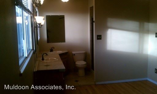 Building Photo - 1504 Lyle Dr