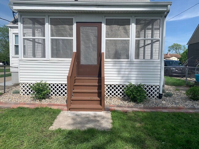 Building Photo - 7522 S McCook Ave