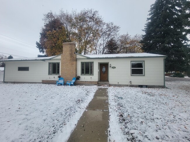 Building Photo - 2001 Hollis St