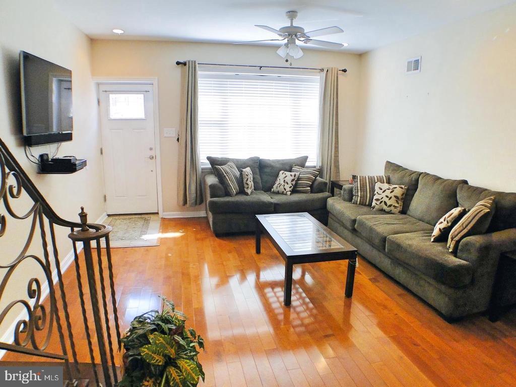 Primary Photo - 2533 S Rosewood St