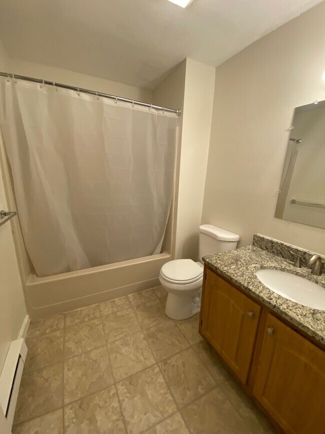 Foto del edificio - 2 Bedroom Apartment for Rent in Rochester, NH!