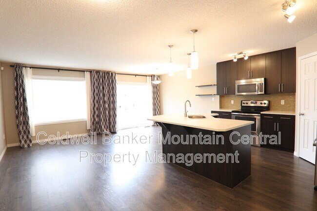 Photo du bâtiment - 1715 Chapman Way SW