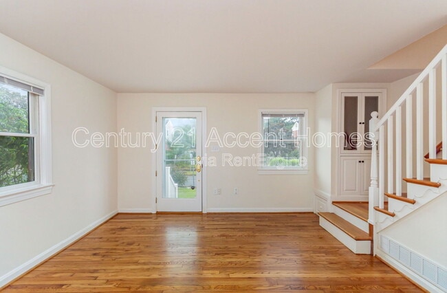 Building Photo - 2032 Arlington Ter