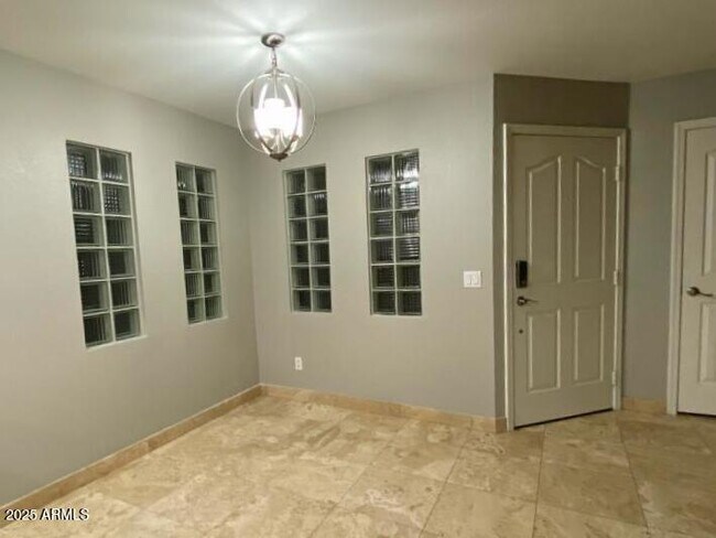 Foto del edificio - 3235 E Camelback Rd