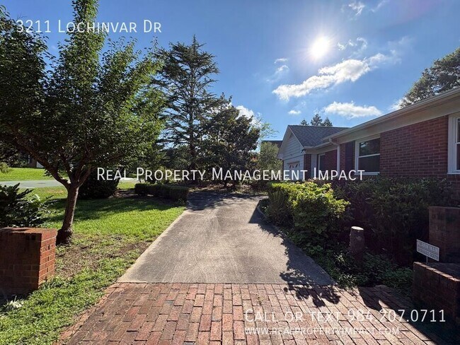 Foto del edificio - 3211 Lochinvar Dr