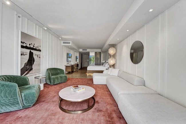 Building Photo - 2201 Collins Ave