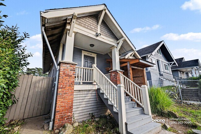 Building Photo - 4748 7th Ave NE